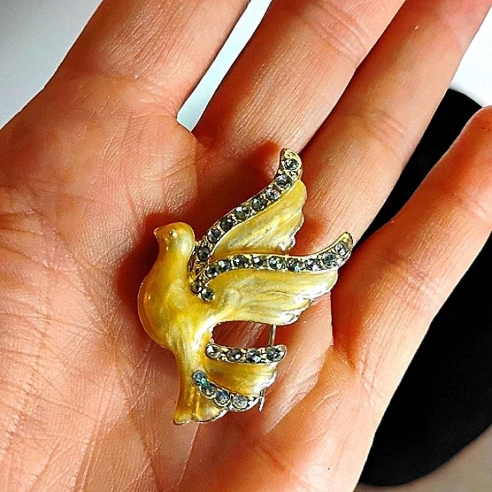Vintage Silver Yellow‎ Cream Enamel and Rhinestone Dove Brooch